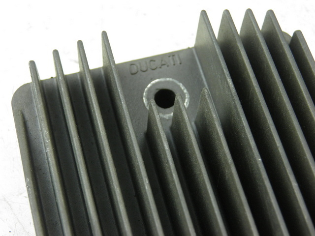 photo de REGULATEUR CHARGE PIAGGIO MP3 LT 300 (2010 - 2016)