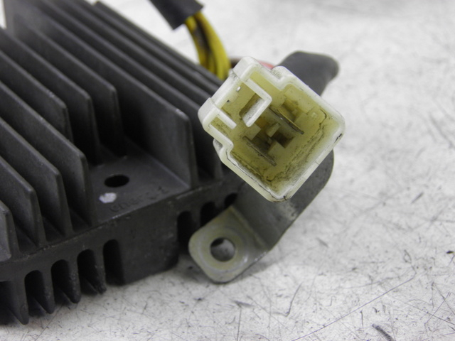 photo de REGULATEUR CHARGE PIAGGIO MP3 LT 300 (2010 - 2016)