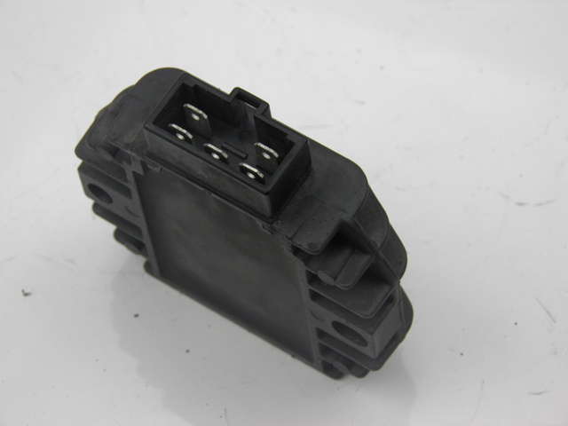 photo de REGULATEUR CHARGE PIAGGIO X8 125 (2004 - 2007)