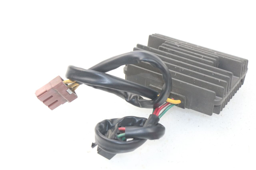 photo de REGULATEUR CHARGE PEUGEOT SATELIS 300 (2012 - 2015) - Gros plan technique