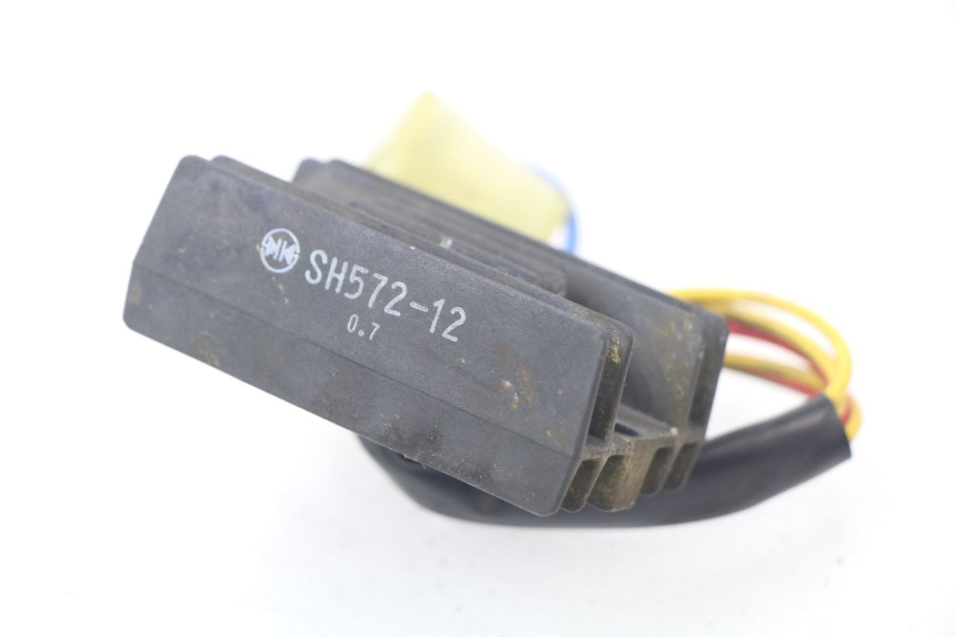photo de REGULATEUR CHARGE APRILIA SCARABEO GT 125 (1999 - 2007)