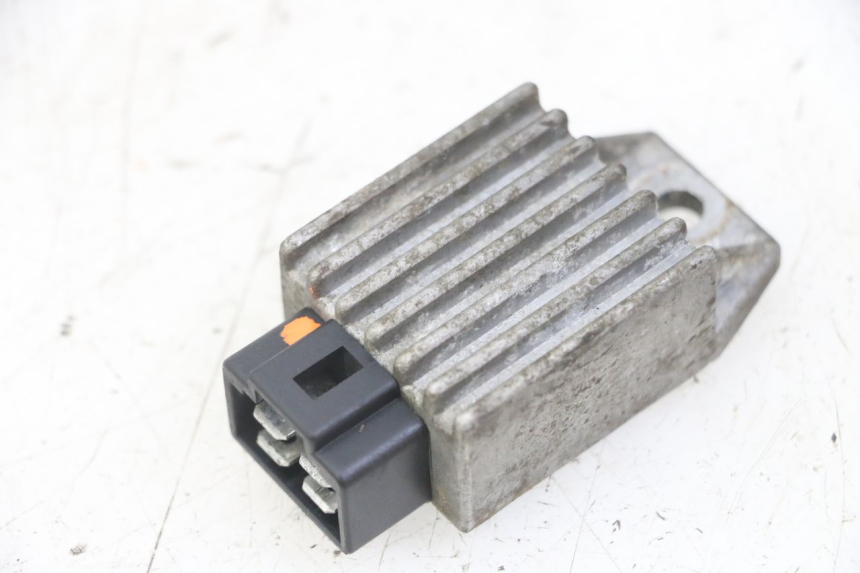 photo de REGULATEUR CHARGE PEUGEOT SPEEDFIGHT 2 LC 50 (2000 - 2009)