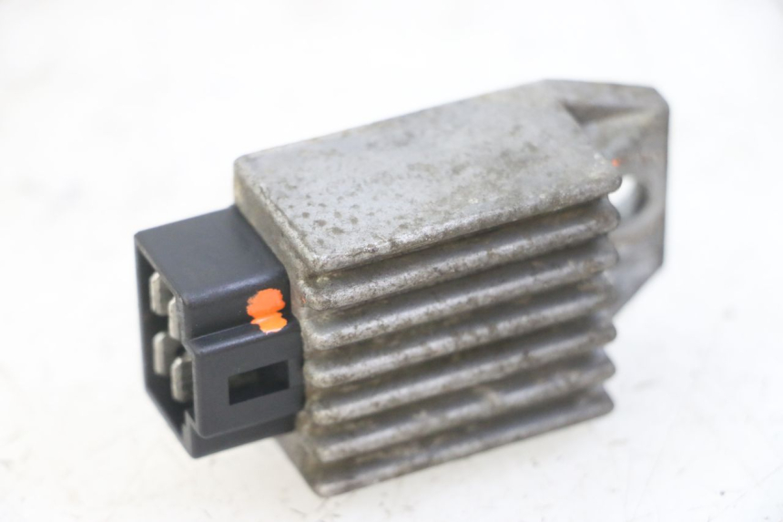 photo de REGULATEUR CHARGE PEUGEOT SPEEDFIGHT 2 LC 50 (2000 - 2009)