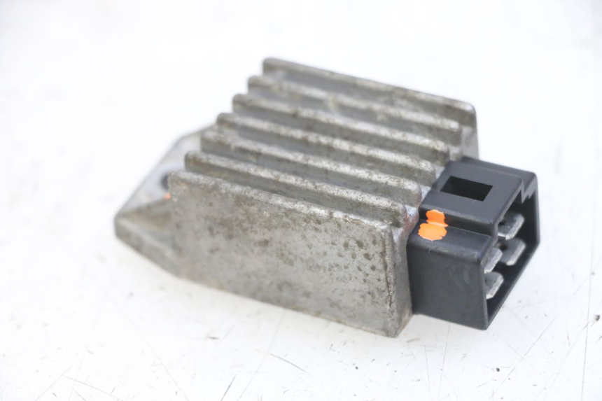 photo de REGULATEUR CHARGE PEUGEOT SPEEDFIGHT 2 LC 50 (2000 - 2009)