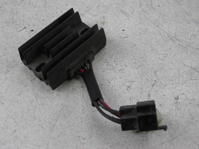 photo de REGULATEUR CHARGE SUZUKI GZ MARAUDER 125 (1998 - 2004)