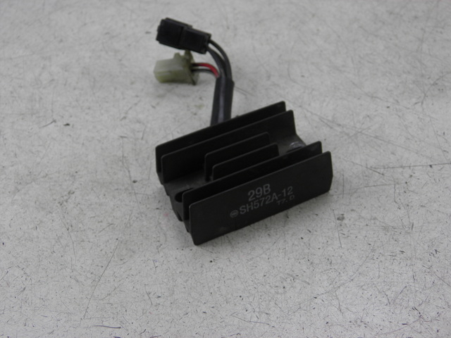 photo de REGULATEUR CHARGE SUZUKI GZ MARAUDER 125 (1998 - 2004)