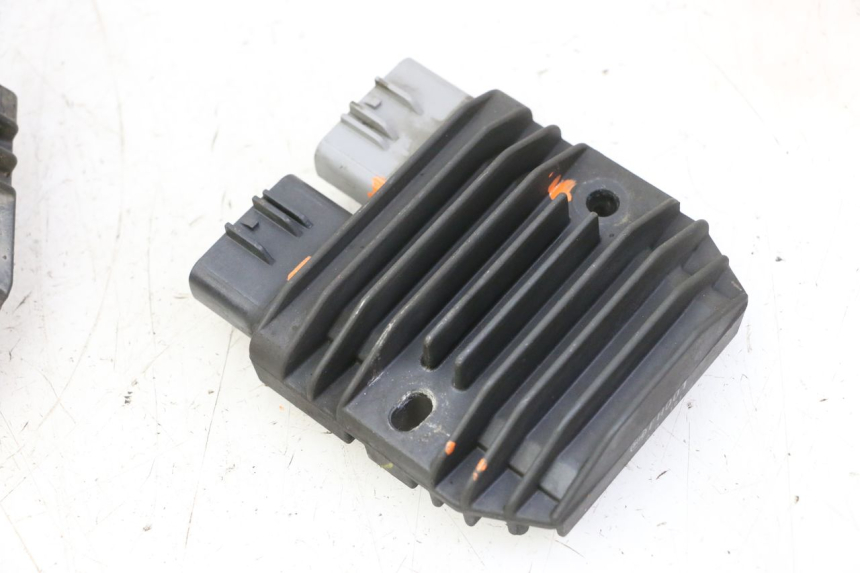 photo de REGULATEUR CHARGE YAMAHA TDM ABS 900 (2002 - 2014)