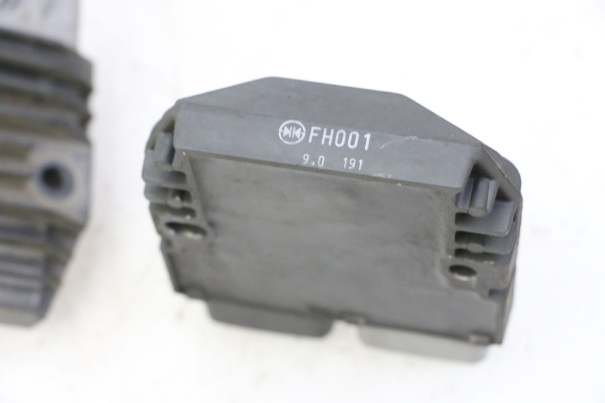 photo de REGULATEUR CHARGE YAMAHA TDM ABS 900 (2002 - 2014)