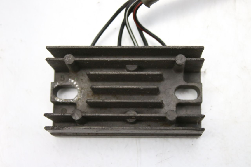 photo de REGULATEUR CHARGE SUZUKI UH BURGMAN 125 (2002 - 2006)