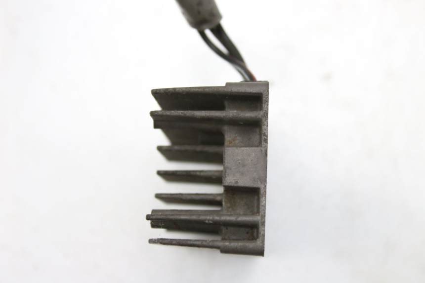 photo de REGULATEUR CHARGE SUZUKI UH BURGMAN 125 (2002 - 2006)