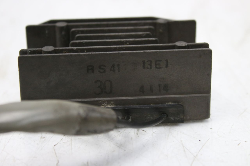 photo de REGULATEUR CHARGE SUZUKI UH BURGMAN 125 (2002 - 2006)