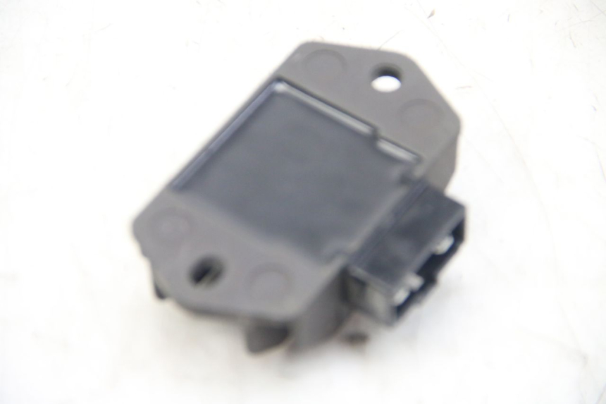 photo de REGULATEUR CHARGE HONDA VISION NSC R 50 (2013 - 2015) - Zoom état d’usage