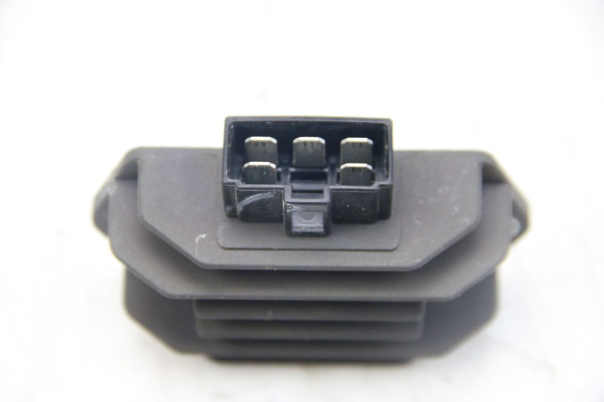 photo de REGULATEUR CHARGE HONDA VISION NSC R 50 (2013 - 2015) - Autre angle de vue