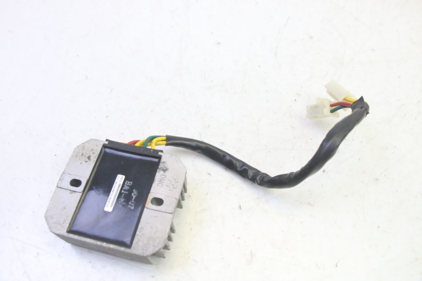 photo de REGULATEUR CHARGE DAELIM VJ ROADWIN FI 125 (2008 - 2017) - Autre angle de vue