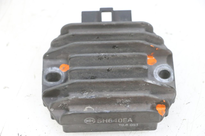 photo de REGULATEUR CHARGE YAMAHA X-MAX XMAX 125 (2010 - 2014)
