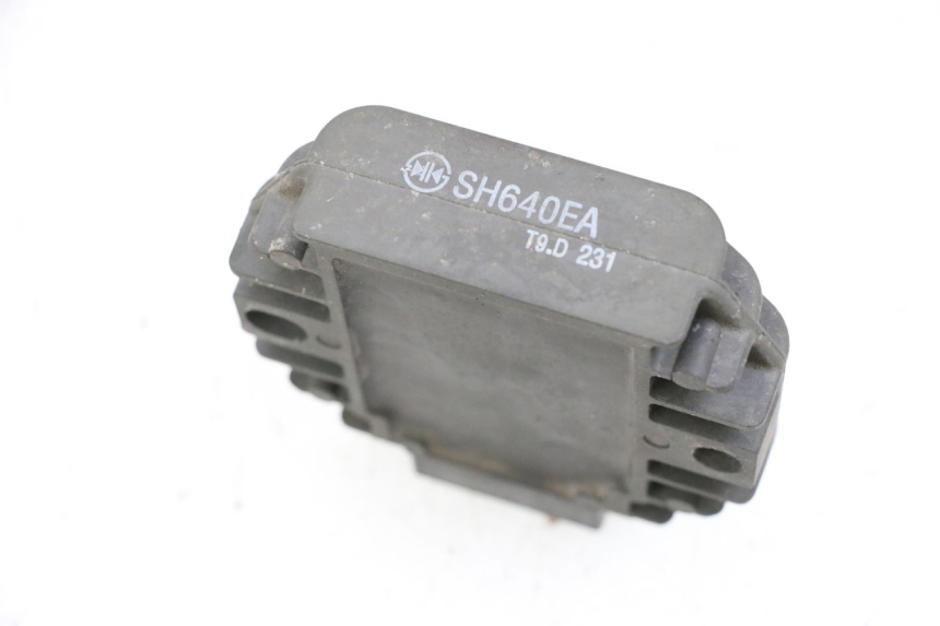 photo de REGULATEUR CHARGE YAMAHA X-MAX XMAX 125 (2010 - 2013) - Détail de la pièce