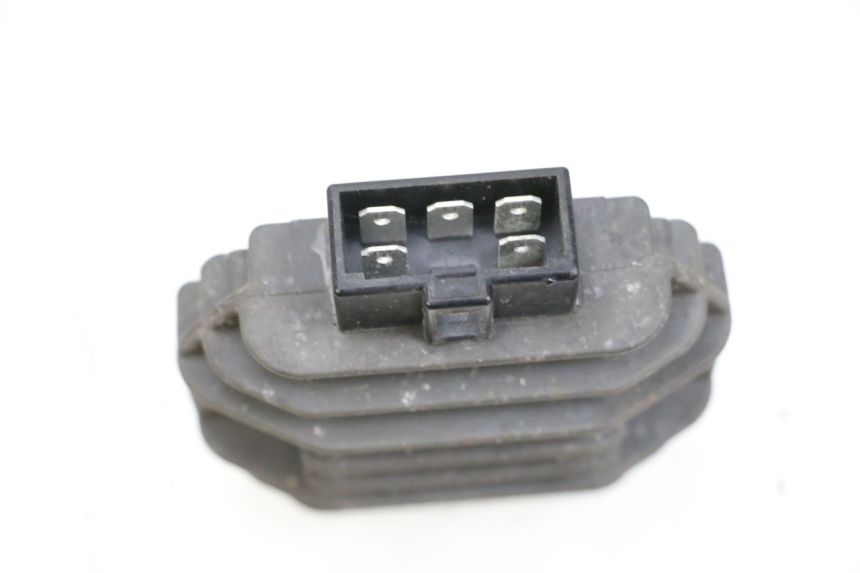 photo de REGULATEUR CHARGE YAMAHA X-MAX XMAX 125 (2010 - 2013) - Autre angle de vue