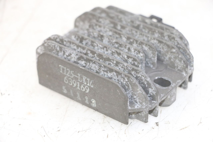 photo de REGULATEUR CHARGE PIAGGIO XEVO - X EVO 125 (2007 - 2017) - Vue principale