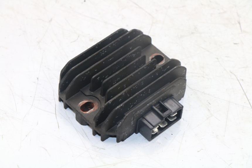 photo de REGULATEUR CHARGE YAMAHA YP MAJESTY 125 (2007 - 2010)