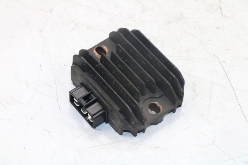 photo de REGULATEUR CHARGE YAMAHA YP MAJESTY 125 (2007 - 2010)