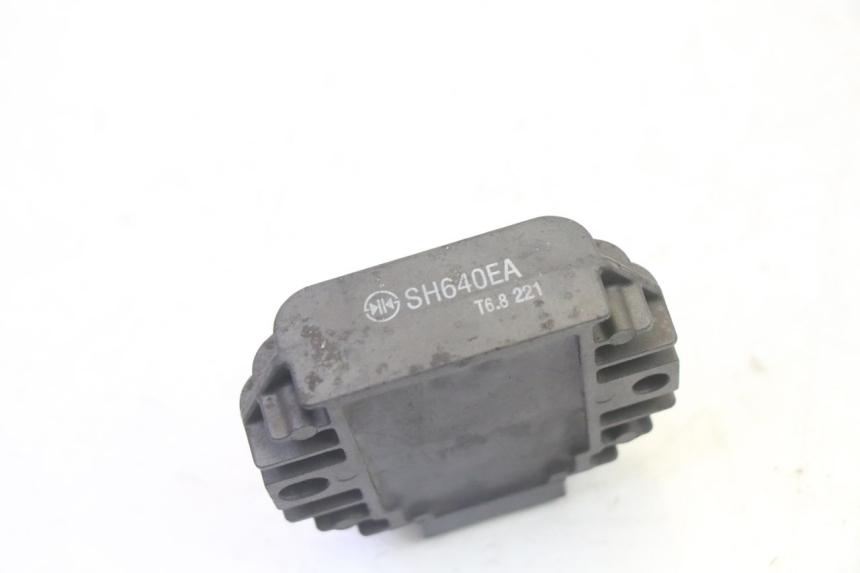 photo de REGULATEUR CHARGE YAMAHA YP MAJESTY 125 (2007 - 2010)