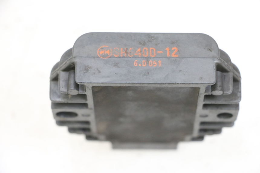 photo de REGULATEUR CHARGE YAMAHA YP MAJESTY 125 (2002 - 2006) - Autre angle de vue