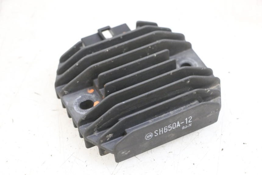 photo de REGULATEUR CHARGE KAWASAKI ZR 7 750 (1999 - 2001) - Autre angle de vue