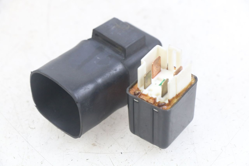 photo de RELAIS DEMARREUR HONDA SCV LEAD 100 (2003 - 2007)