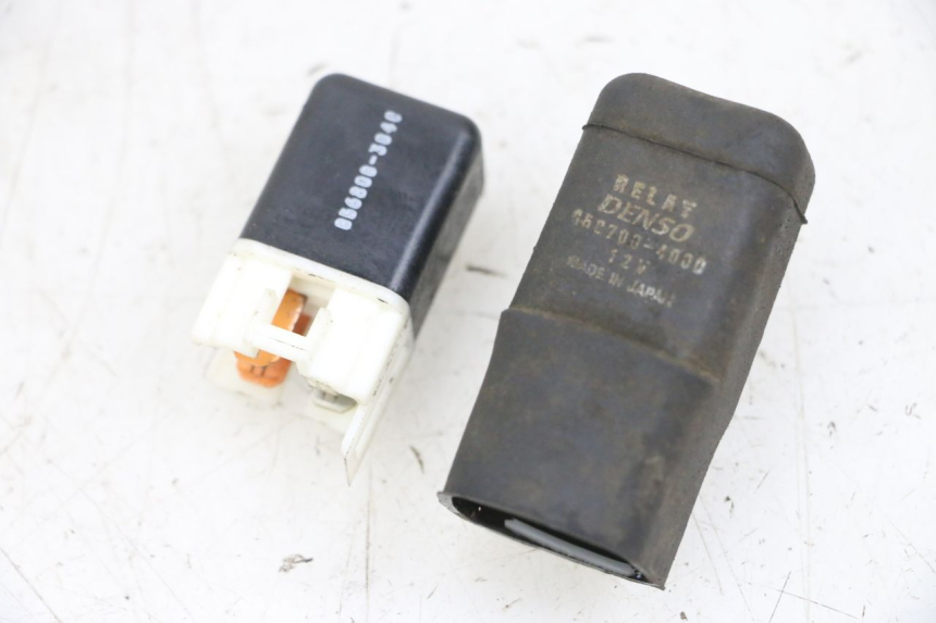 photo de RELAIS ELECTRIQUE KAWASAKI ZR 7 750 (1999 - 2001) - Vue principale