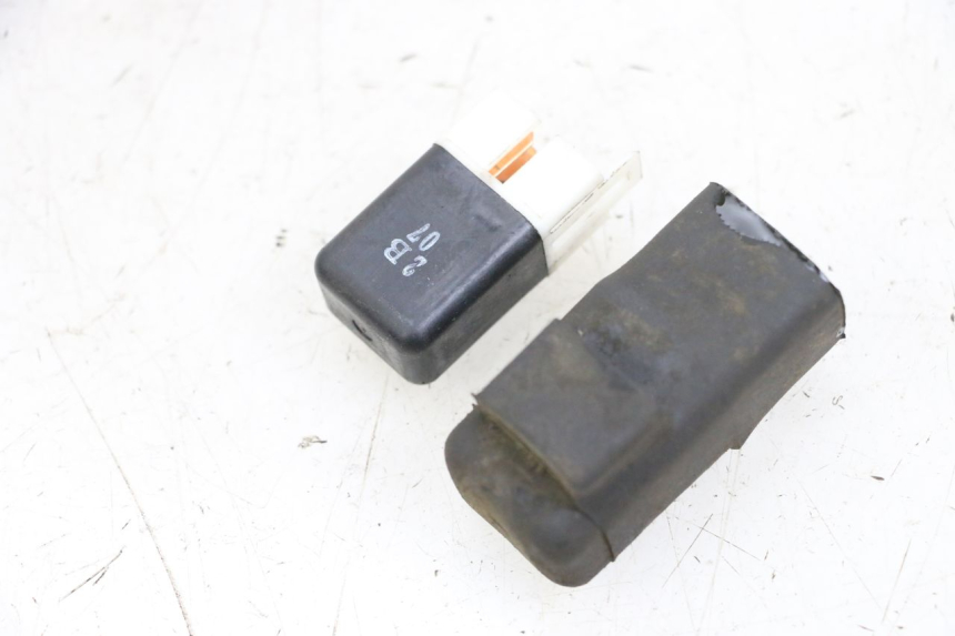 photo de RELAIS ELECTRIQUE KAWASAKI ZR 7 750 (1999 - 2001) - Détail de la pièce
