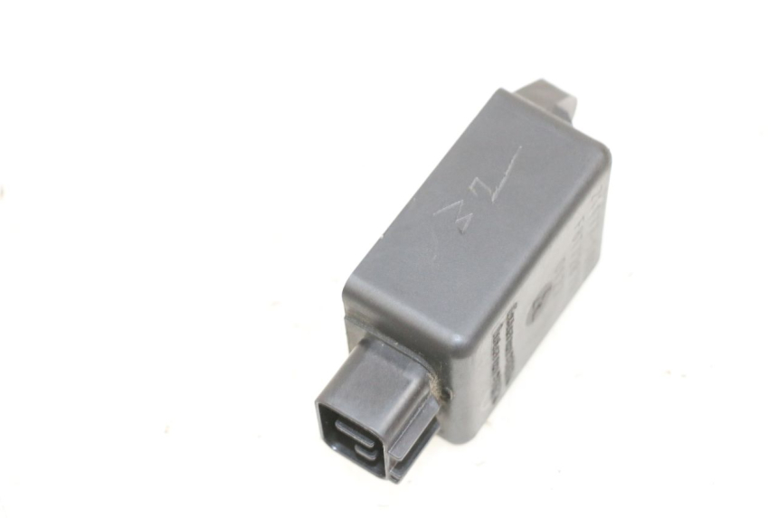 photo de RELAIS ELECTRIQUE KAWASAKI ZR 7 750 (1999 - 2001) - Autre angle de vue