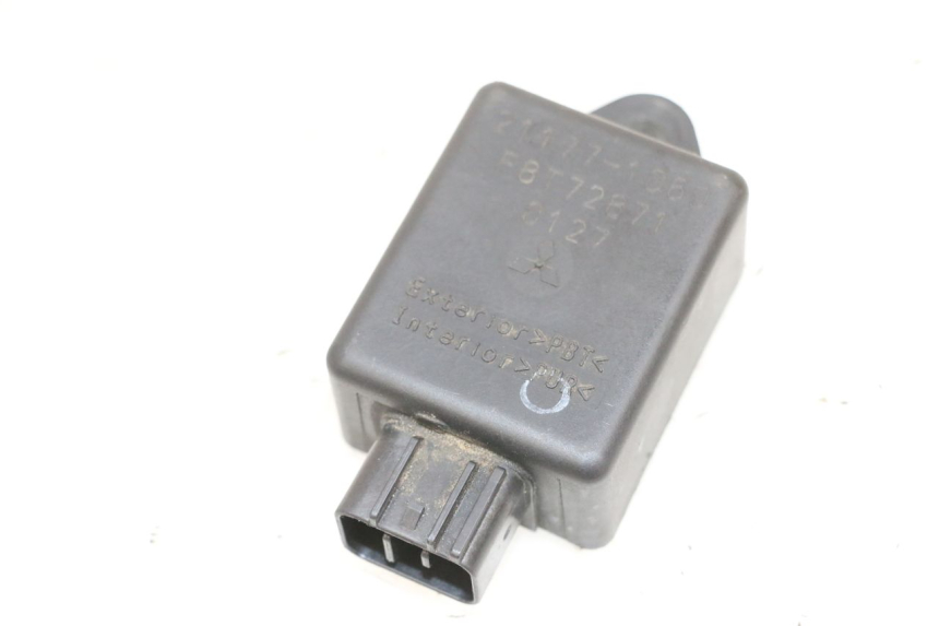 photo de RELAIS ELECTRIQUE KAWASAKI ZR 7 750 (1999 - 2001) - Gros plan technique