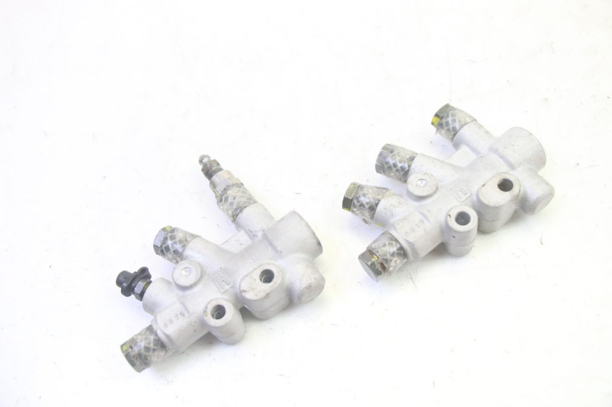 photo de REPARTITEUR FREIN PIAGGIO MP3 RL 250 (2007 - 2010) - Autre angle de vue