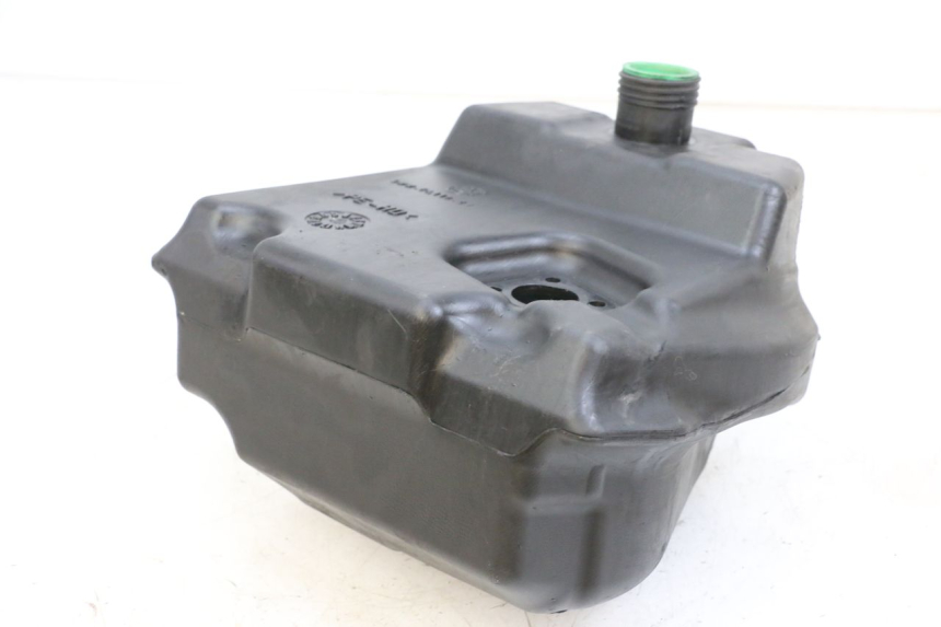 photo de RESERVOIR ESSENCE MBK BOOSTER SPIRIT 50 (2004 - 2017) - Gros plan technique