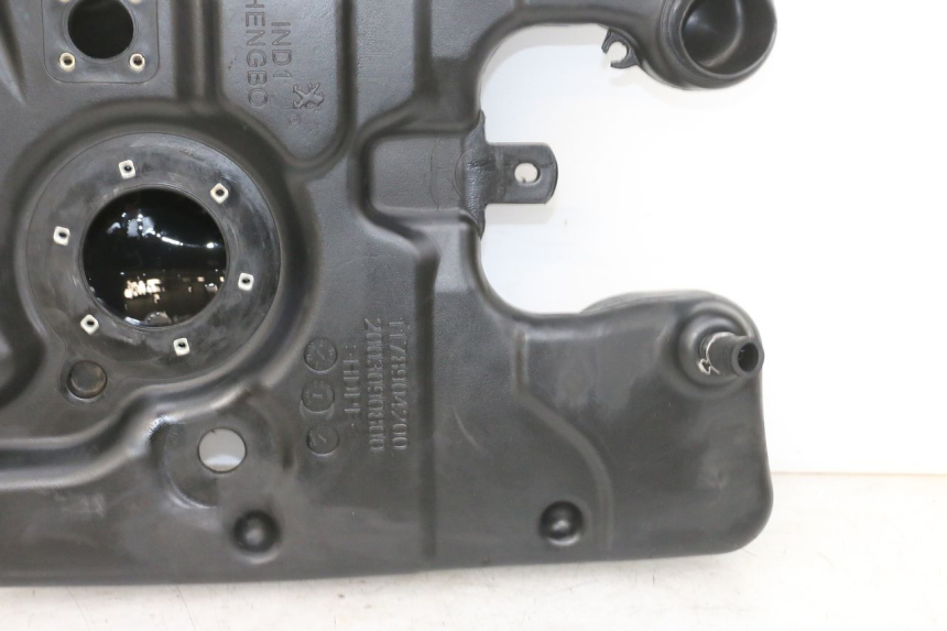 photo de RESERVOIR ESSENCE PEUGEOT DJANGO 4T 50 (2014 - 2019) - Points de fixation