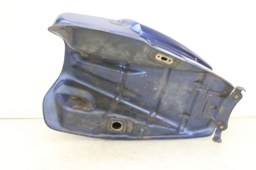 photo de RESERVOIR ESSENCE KAWASAKI GPX R WARBIRD 600 (1988 - 1993) - Gros plan technique