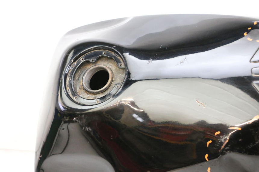 photo de RESERVOIR ESSENCE KAWASAKI GPZ RX 1000 (1986 - 1988) - Points de fixation