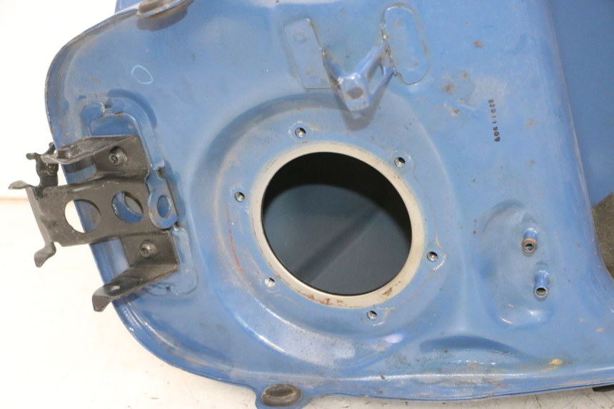 photo de RESERVOIR ESSENCE YAMAHA TDM ABS 900 (2002 - 2014) - Gros plan technique