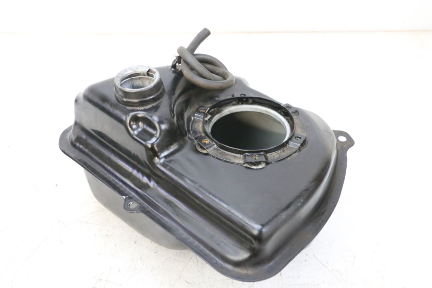 photo de RESERVOIR ESSENCE NECO TEMPO 4T 50 (2022 - 2026) - Points de fixation