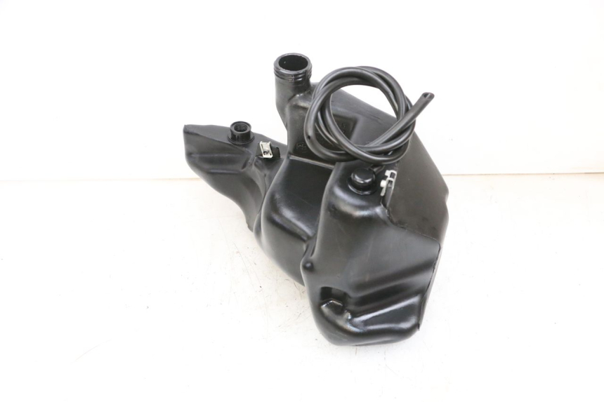 photo de RESERVOIR ESSENCE PIAGGIO ZIP 2T 50 (2009 - 2019) - Autre angle de vue