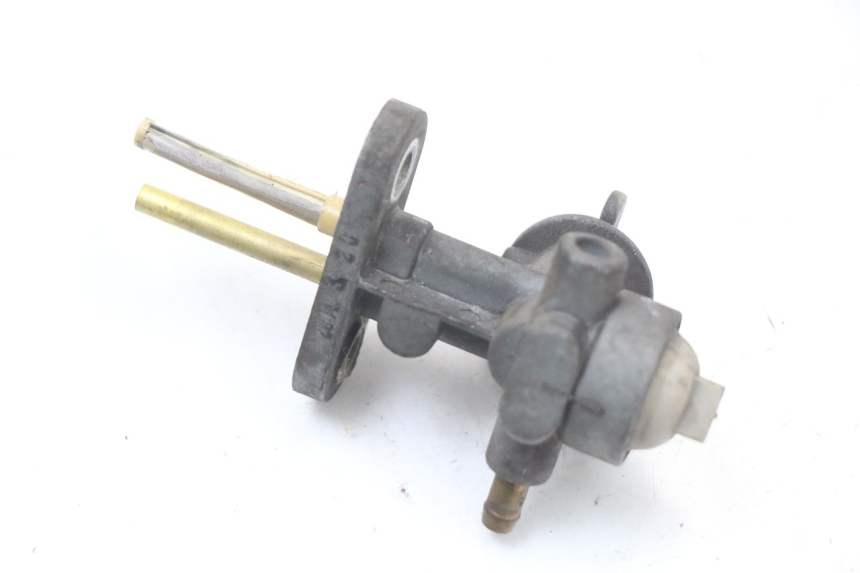 photo de Fuel tap HYOSUNG GV AQUILA 125 (2000 - 2004) - Autre angle de vue