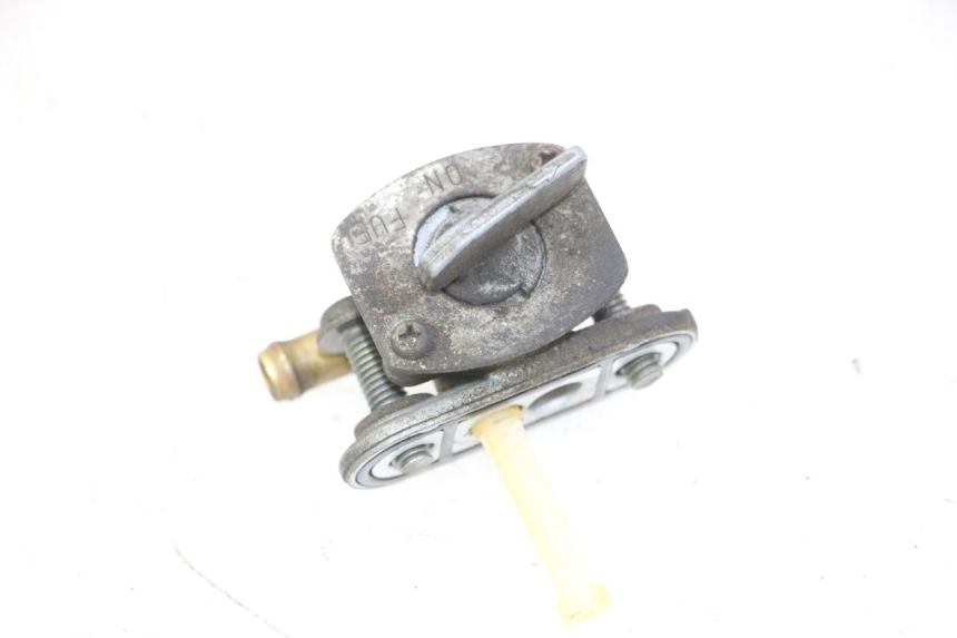 photo de ROBINET RESERVOIR YAMAHA FZS FAZER 600 (2001 - 2003)