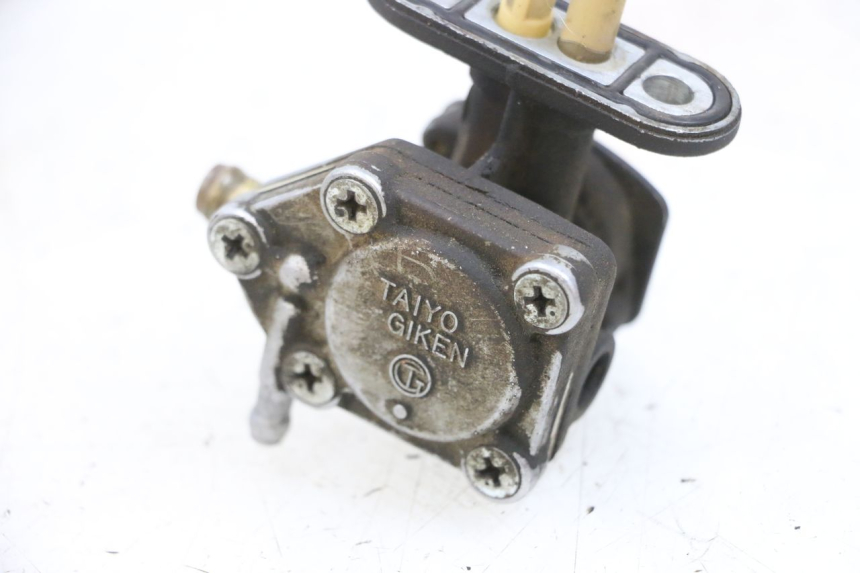 photo de ROBINET RESERVOIR KAWASAKI ZR 7 750 (1999 - 2001) - Autre angle de vue