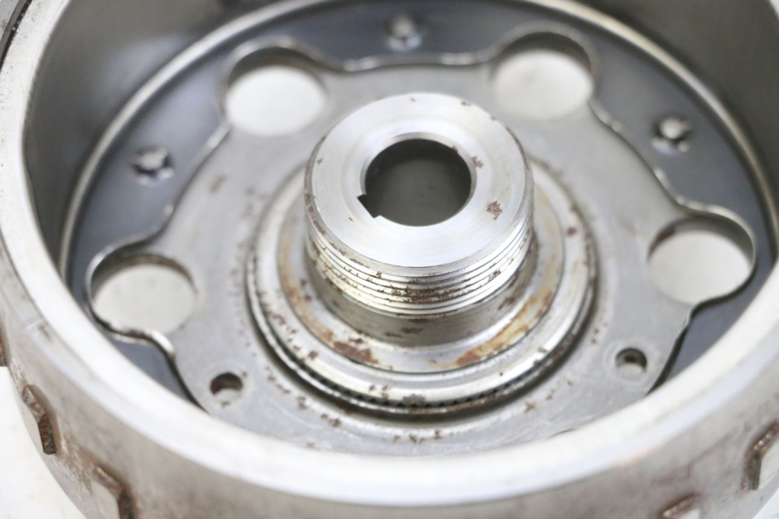 photo de ROTOR PEUGEOT SATELIS 125 (2010 - 2012) - Gros plan technique