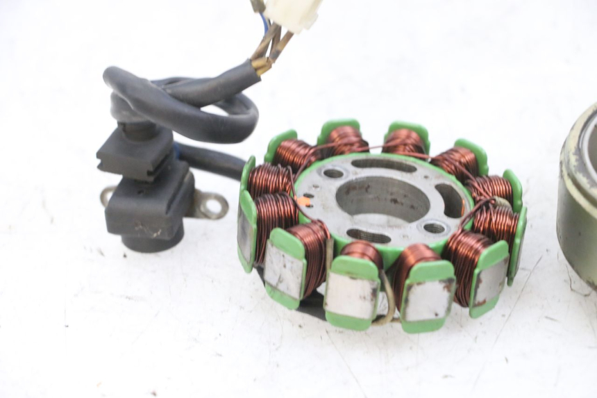 photo de ROTOR STATOR PEUGEOT KISBEE 4T 50 (2018 - 2022) - Points de fixation