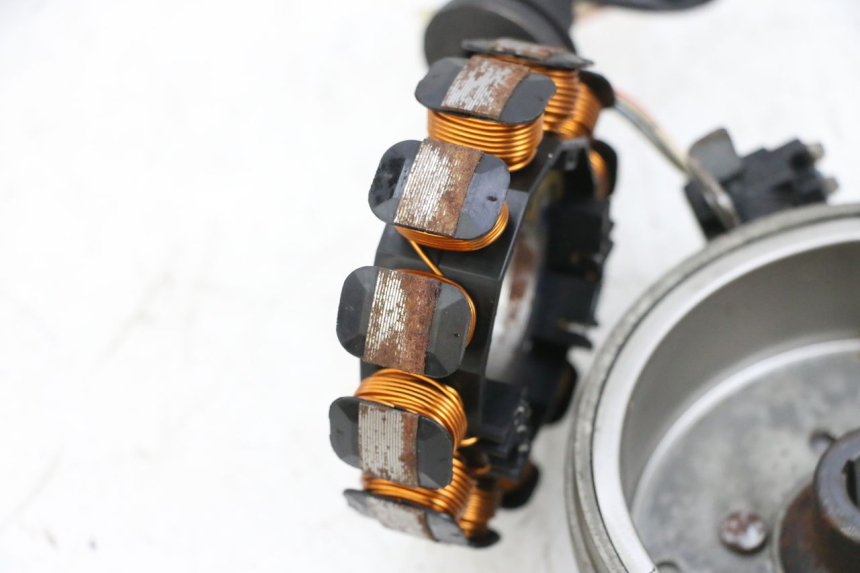 photo de ROTOR STATOR YAMAHA NEO'S NEOS 2T 50 (1998 - 2007) - Gros plan technique