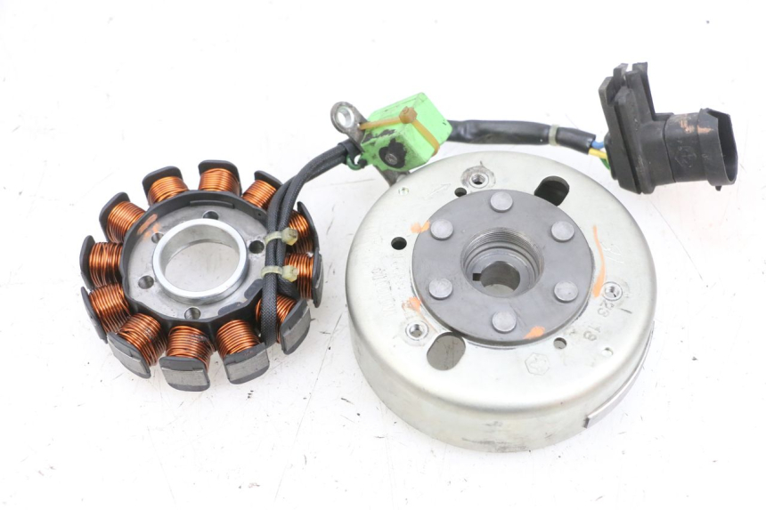 photo de ROTOR STATOR PIAGGIO NEW TYPHOON 50 (2018 - 2021) - Vue rapprochée