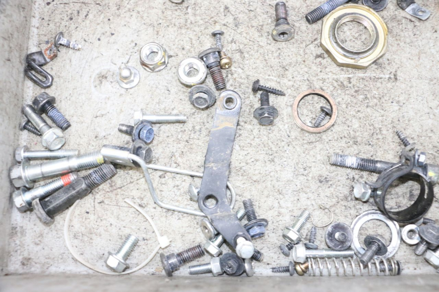 photo de SAC VISSERIE VIS KYMCO AGILITY 4T 50 (2018 - 2022) - Zoom état d’usage