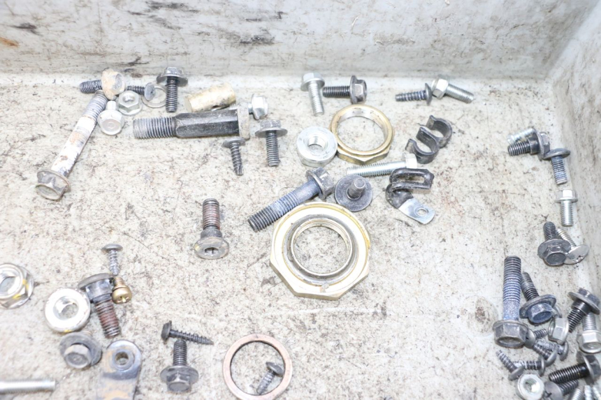 photo de SAC VISSERIE VIS KYMCO AGILITY 4T 50 (2018 - 2022) - Gros plan technique