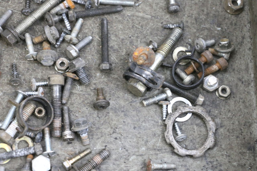 photo de SAC VISSERIE VIS PEUGEOT ELYSEO 125 (1999 - 2004) - Vue d’ensemble